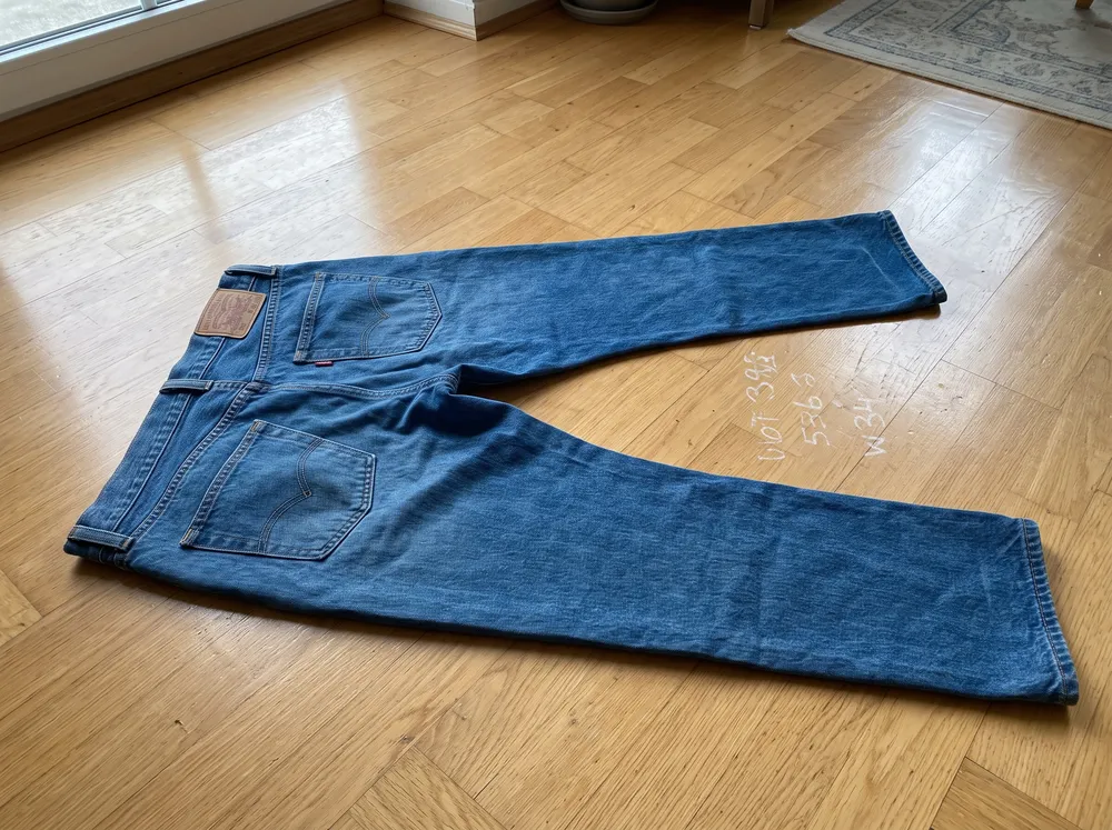 Bild zu Levi’s 501 Original Jeans W32 L32 mittelblau / used wash – sehr guter Zustand